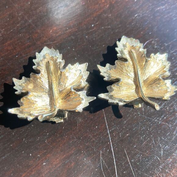 Vintage Sarah Coventry gold and silver tone double leaf earrings non-pierced - Picture 1 of 9
